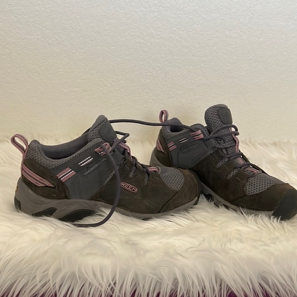 Keen Hiking shoes 👟 - Picture 1 of 6